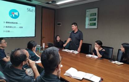 華美板材營(yíng)銷中心金牌銷售特訓(xùn)營(yíng)系列活動(dòng)之《銷售鐵軍》第一期拆書會(huì)順利召開